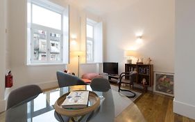 Lovelystay - Cozy Duplex With Patio Right Off Train&Metro Station